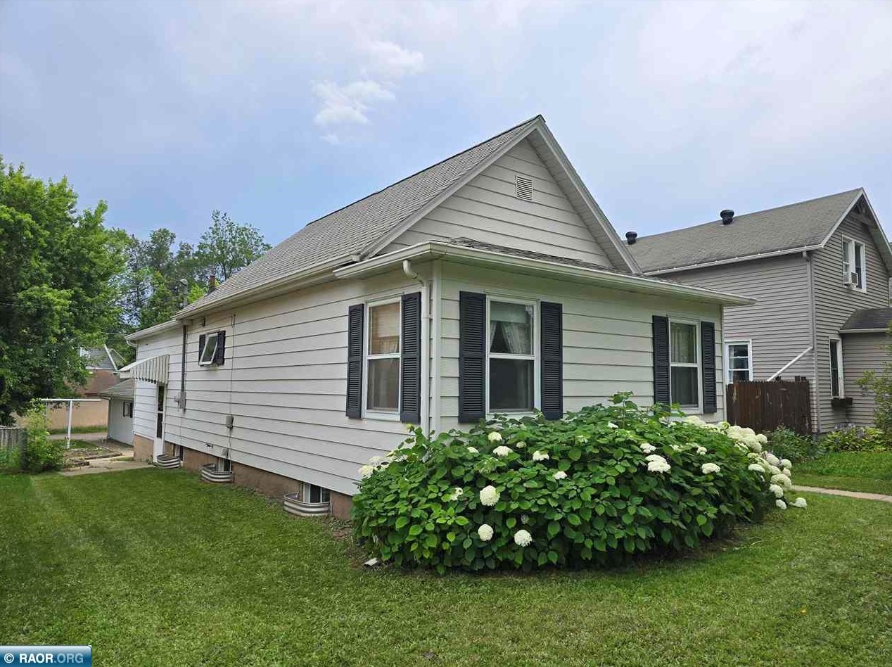 504 10th St S, Virginia, MN 55792