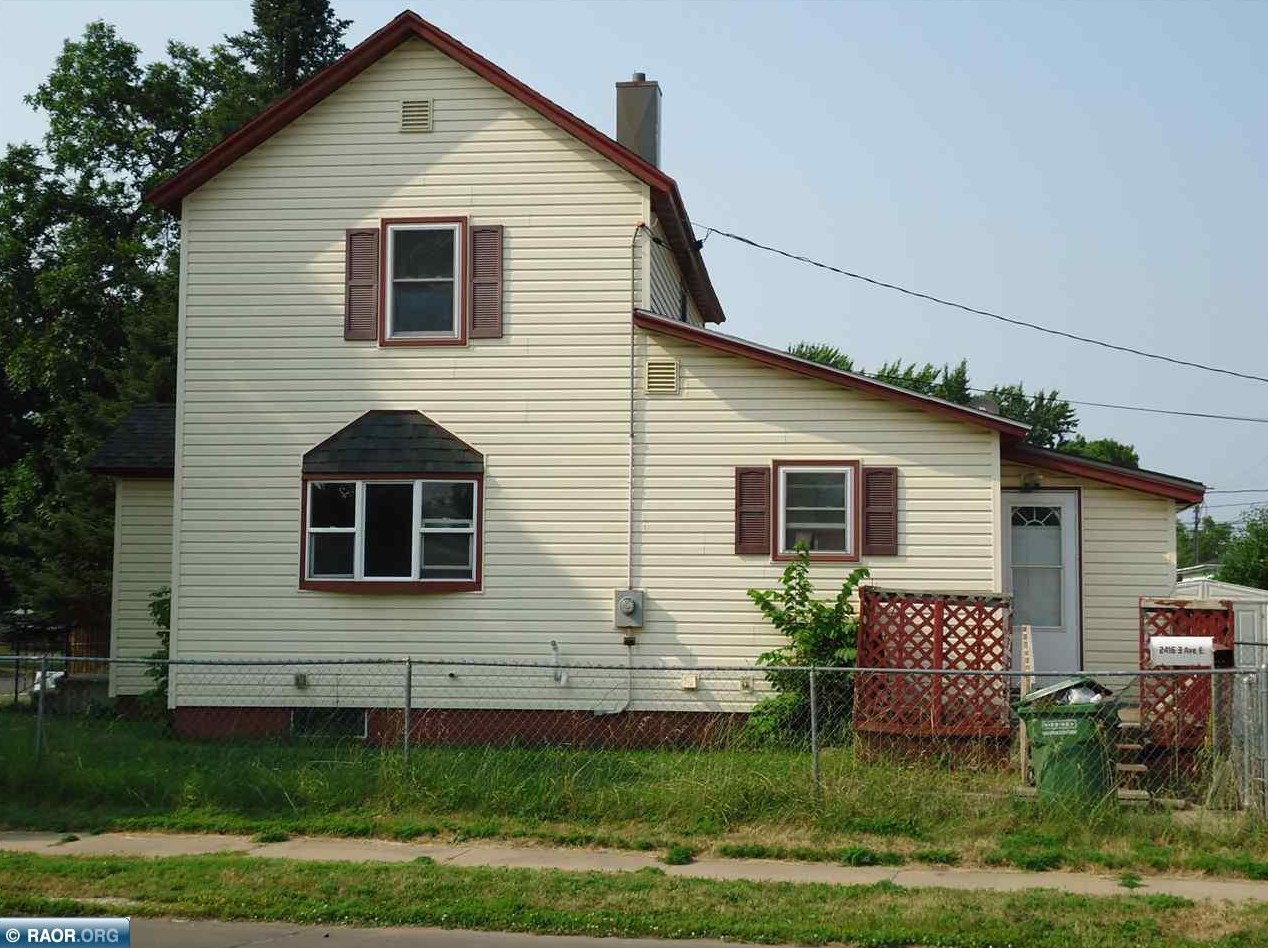 2416 3rd Ave, Hibbing, MN 55746-2004