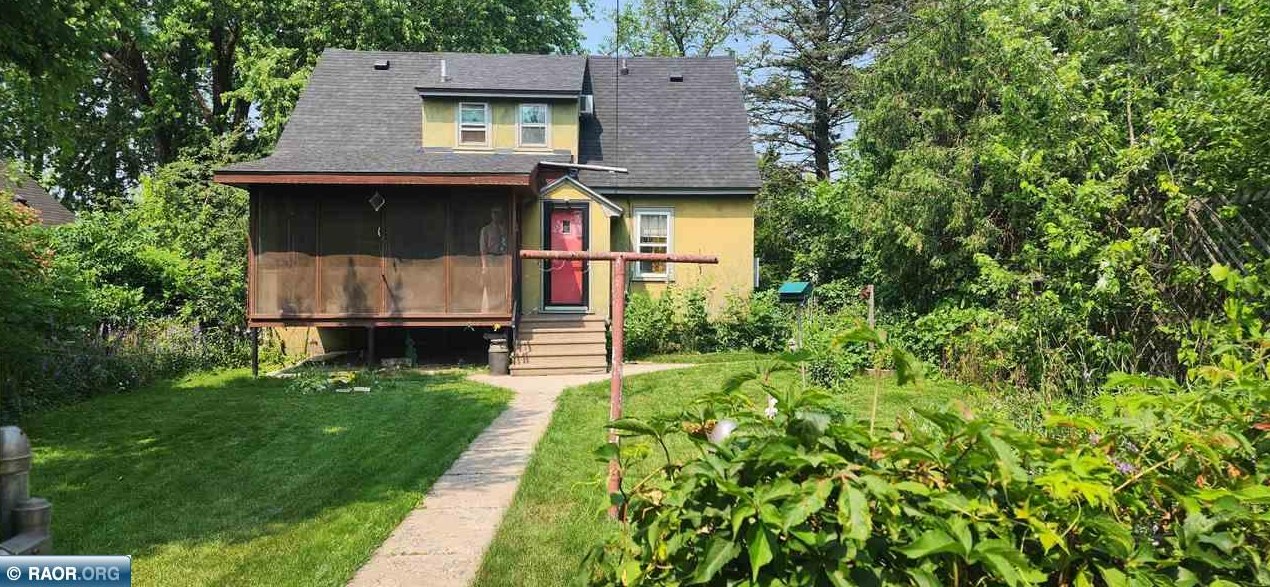 916 N 15th St, Virginia, MN 55792