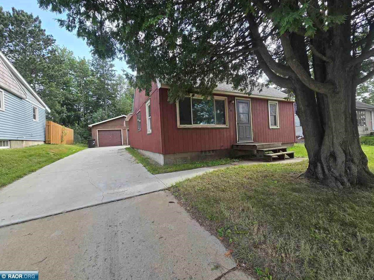 40 Vermillion Dr, Virginia, MN 55792