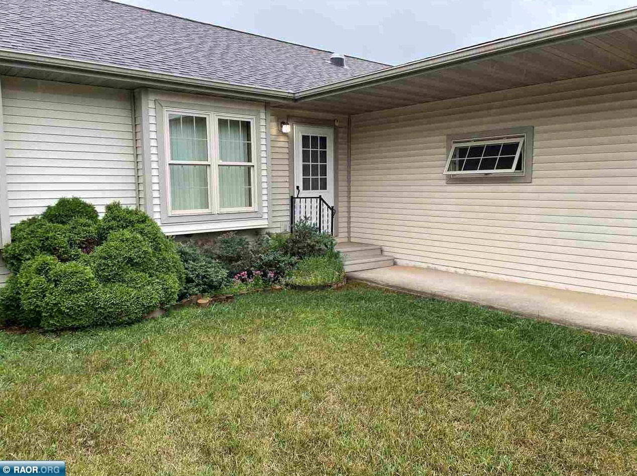 2516 21st Ave E, Hibbing, MN 55746