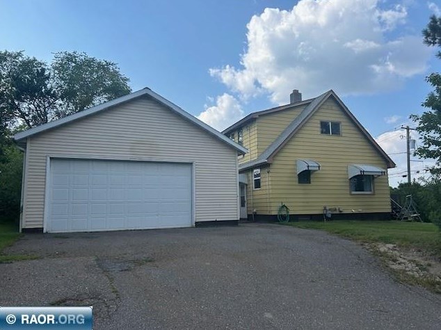 324 E 41st St, Hibbing, MN 55746