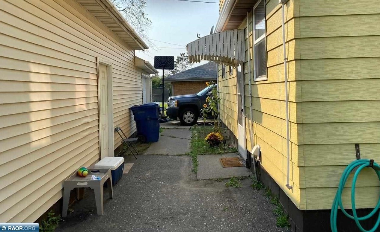 324 41 St, Hibbing MN 55746-3229 exterior