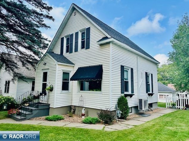 917 N 13th St, Virginia, MN 55792
