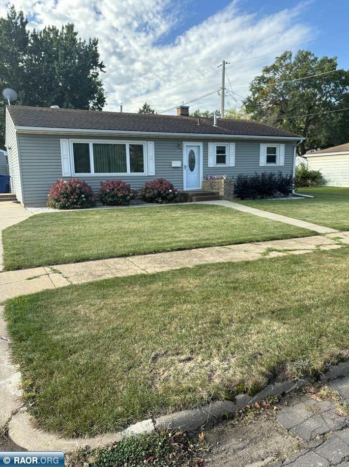 1414 E 16th St, Hibbing, MN 55746