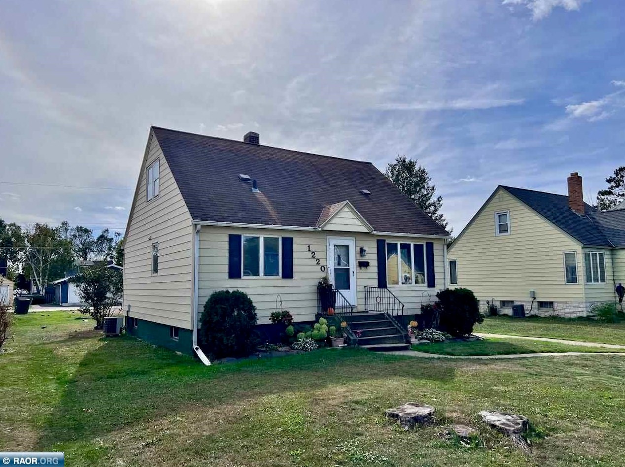 1220 12th St S, Virginia, MN 55792