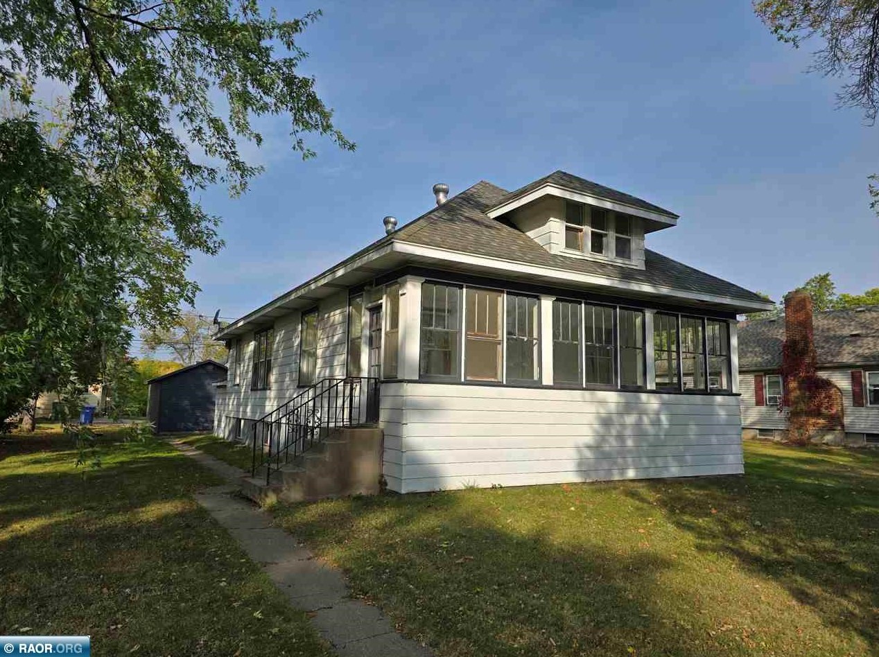 2827 3rd Ave, Hibbing, MN 55746-2507