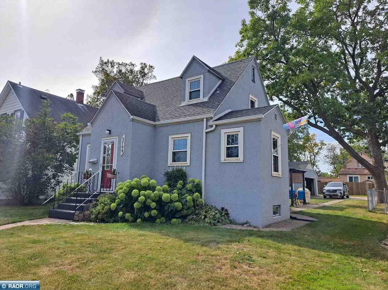 2709 3rd Ave, Hibbing, MN 55746-2211