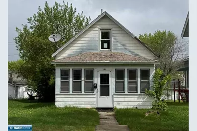 304 NW 2nd St, Chisholm, MN 55719 - Photo 1