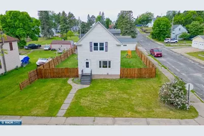 109 N Norman Ave, Eveleth, MN 55734 - Photo 1
