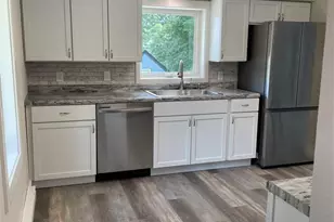 1011 Jefferson St, Eveleth, MN 55734 - Photo 8