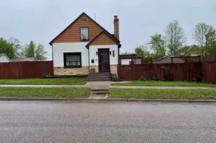 322 6th St SW, Chisholm, MN 55719 - Photo 1