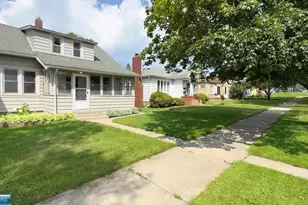 817 Harrison St, Eveleth, MN 55734 - Photo 1