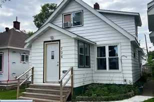 706 Clay St, Eveleth, MN 55734 - Photo 1