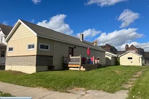 218 SW 6th St, Chisholm, MN 55719 - Photo 1