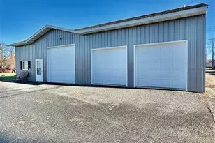 425 4th St, International Falls, MN 56649 - Photo 2