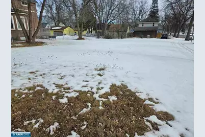 2724 2nd Ave E, Hibbing, MN 55746 - Photo 2