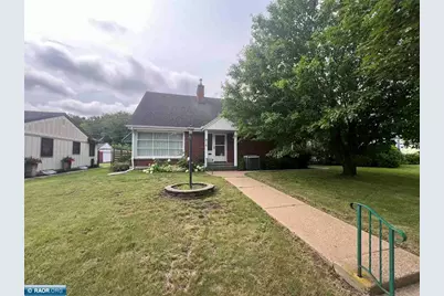 816 E 25th St, Hibbing, MN 55746 - Photo 2