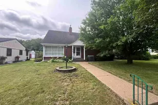 816 E 25th St, Hibbing, MN 55746 - Photo 2