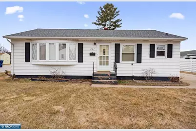207 E 37th St, Hibbing, MN 55746 - Photo 1