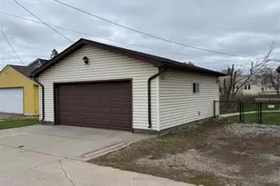 1229 12th St S, Virginia, MN 55792 - Photo 6