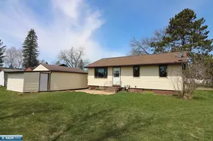 218 Dorchester Dr, Hoyt Lakes, MN 55750 - Photo 2