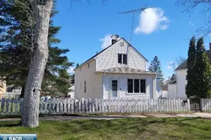 324 SW 8th St, Chisholm, MN 55719 - Photo 1