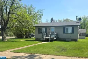 317 11th St NW, Chisholm, MN 55719 - Photo 1