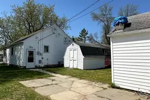 1104 11th St, International Falls, MN 56649 - Photo 6