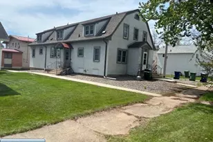 1114 E 22nd St, Hibbing, MN 55746 - Photo 2