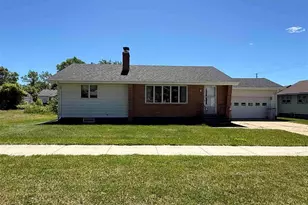 607 3rd St NE, Chisholm, MN 55719 - Photo 1