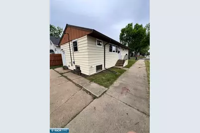 2401 7th Ave E, Hibbing, MN 55746 - Photo 6