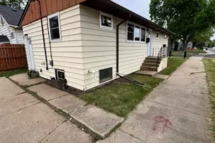 2401 7th Ave E, Hibbing, MN 55746 - Photo 6