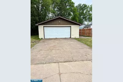 2401 7th Ave E, Hibbing, MN 55746 - Photo 8