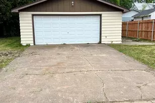 2401 7th Ave E, Hibbing, MN 55746 - Photo 8