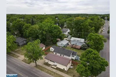 2401 7th Ave E, Hibbing, MN 55746 - Photo 2