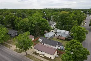 2401 7th Ave E, Hibbing, MN 55746 - Photo 2