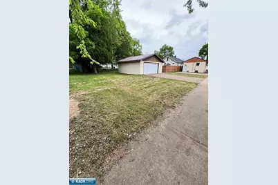 2401 7th Ave E, Hibbing, MN 55746 - Photo 4