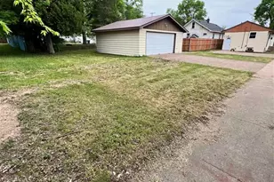 2401 7th Ave E, Hibbing, MN 55746 - Photo 4