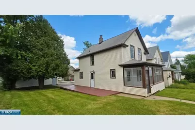 406 4th Street NW, Chisholm, MN 55719 - Photo 1