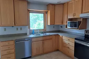818 E 39th St, Hibbing, MN 55746 - Photo 2