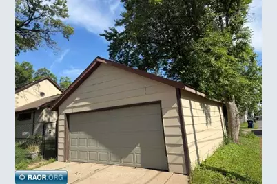 2130 11th Avenue E, Hibbing, MN 55746 - Photo 2