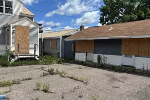 1705 N 9th Ave, Virginia, MN 55792 - Photo 2