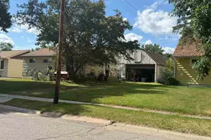 207 Wyandotte Rd, Hoyt Lakes, MN 55750 - Photo 2