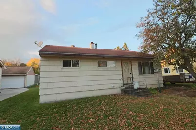 207 Wyandotte Rd, Hoyt Lakes, MN 55750 - Photo 2