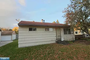 207 Wyandotte Rd, Hoyt Lakes, MN 55750 - Photo 2