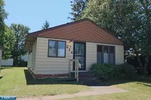 214 Dorchester Dr, Hoyt Lakes, MN 55750 - Photo 1