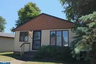 214 Dorchester Dr, Hoyt Lakes, MN 55750 - Photo 2