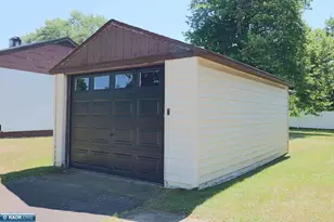 214 Dorchester Dr, Hoyt Lakes, MN 55750 - Photo 4