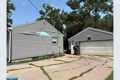 4228 5th Ave. E, Hibbing, MN 55746 - Photo 2
